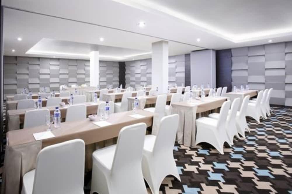 Hotel Santika Kelapa Gading Jakarta Kültér fotó