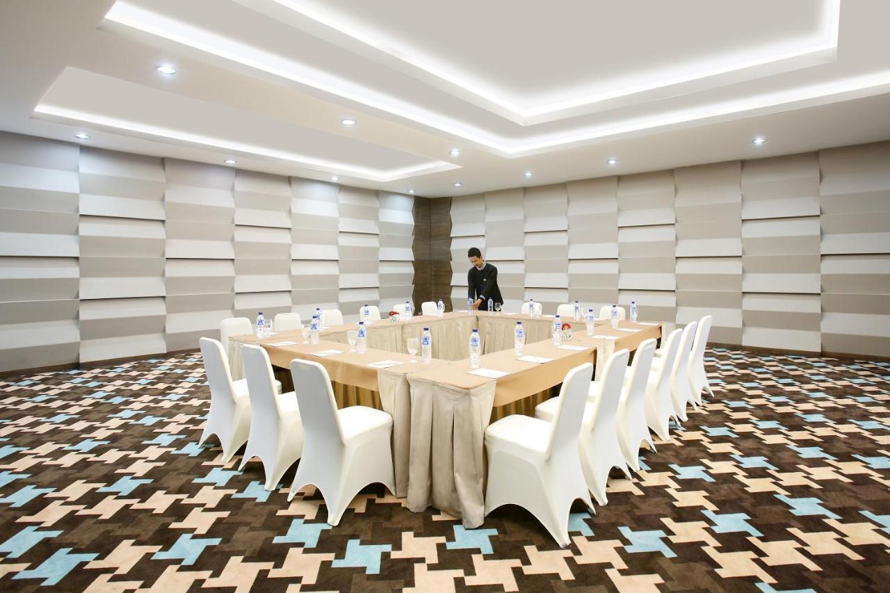 Hotel Santika Kelapa Gading Jakarta Kültér fotó