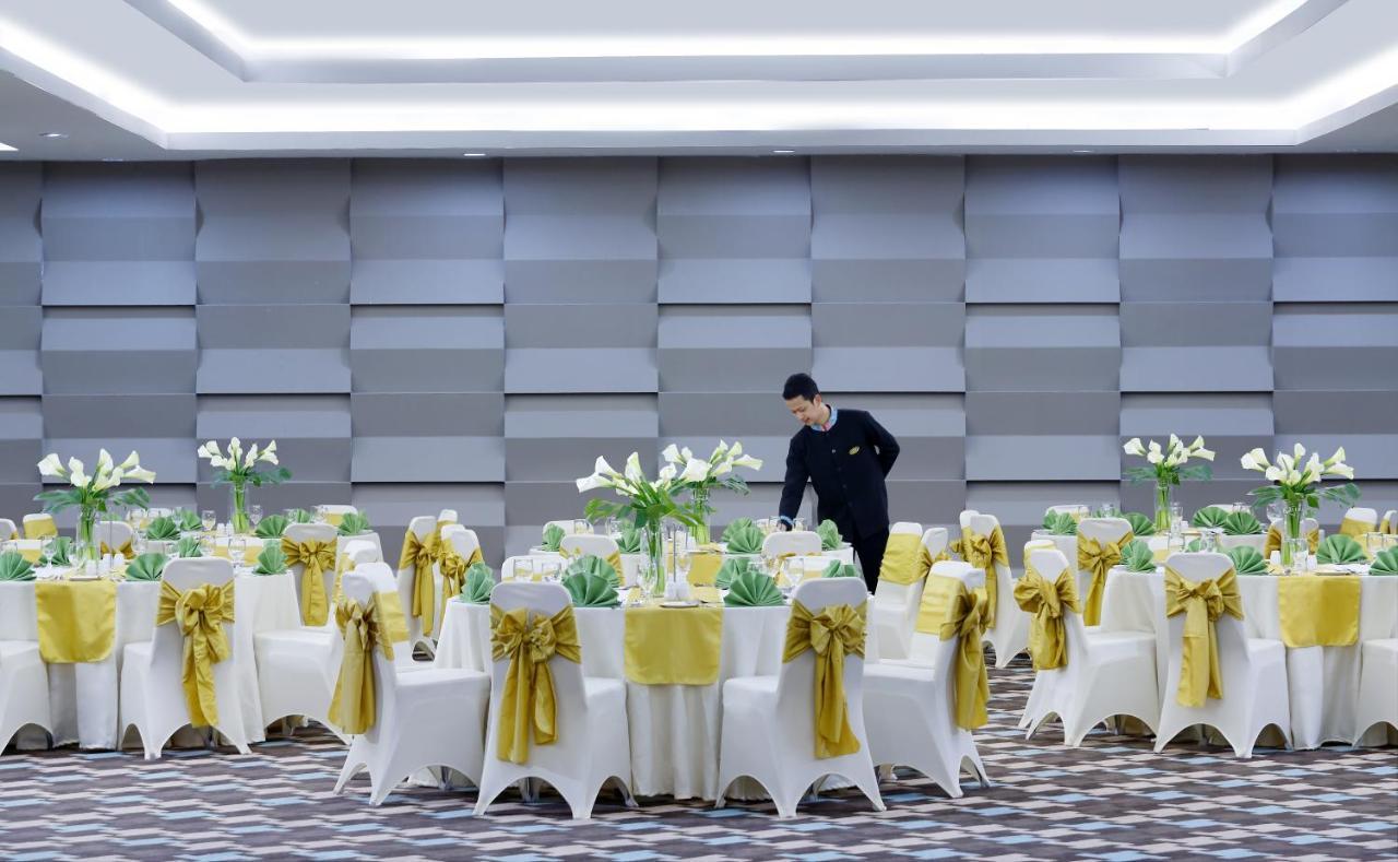 Hotel Santika Kelapa Gading Jakarta Kültér fotó