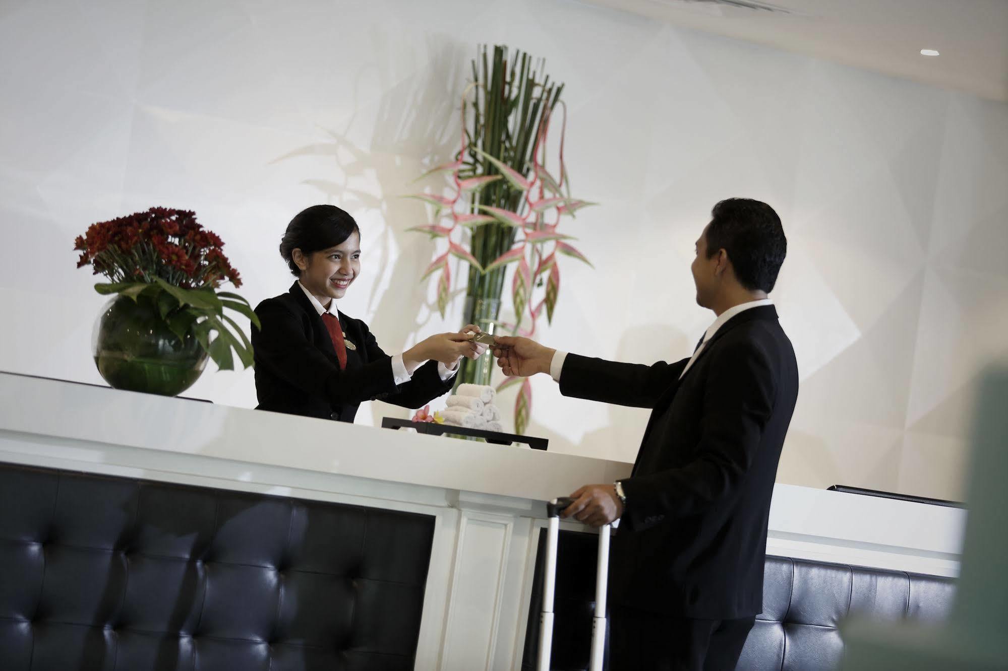 Hotel Santika Kelapa Gading Jakarta Kültér fotó